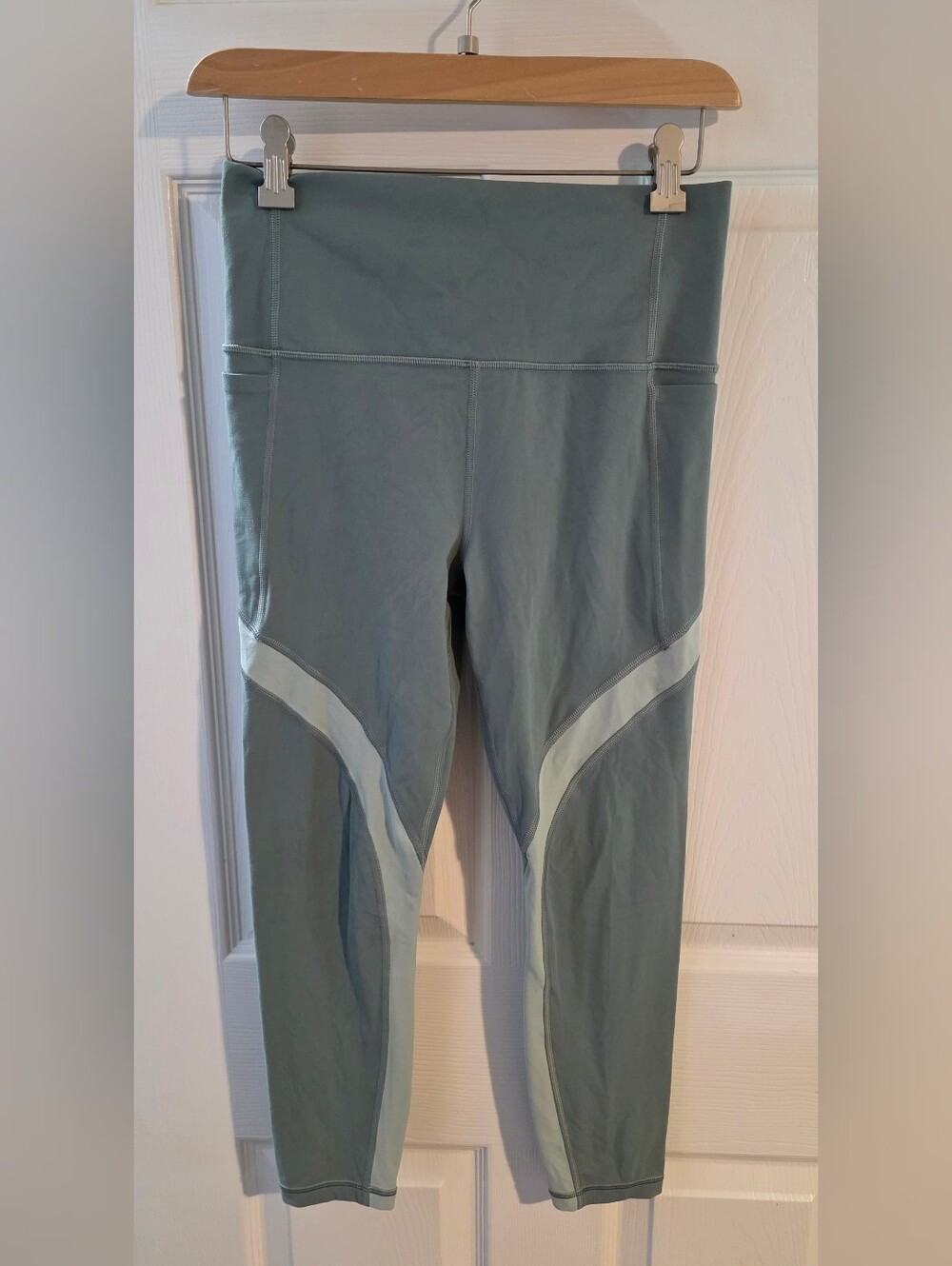 Athleta Salutation Stash Pocket II Colorblock 7/8 Tight Lead Green Size Small